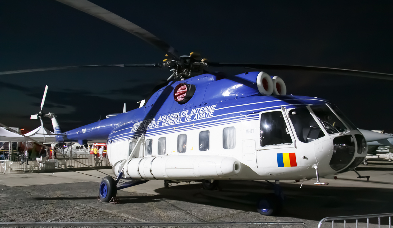 helicopters firefighting forest fire — imagine de arhivă