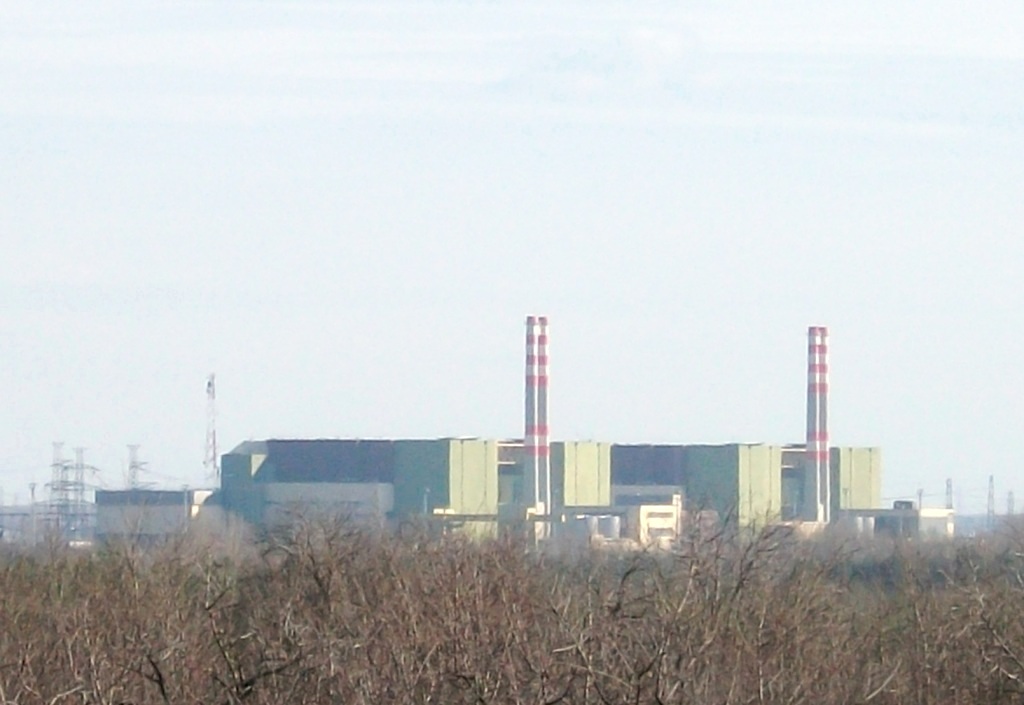 Paks nuclear power plant Danube river — imagine de arhivă
