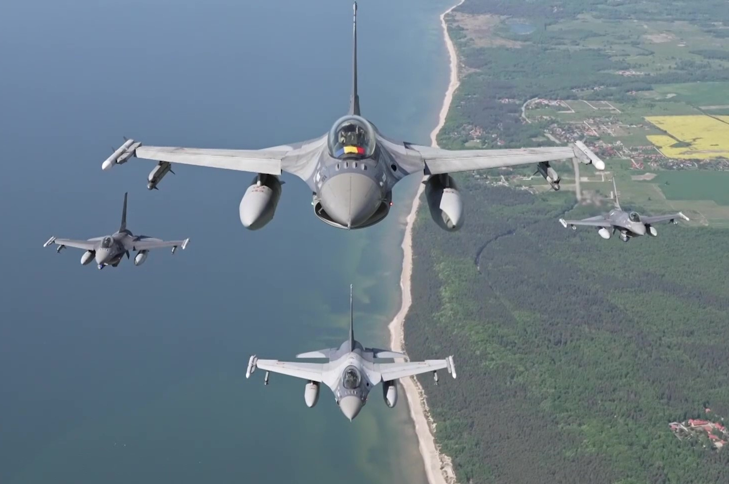 Romanian F-16 jets military aircraft — imagine de arhivă