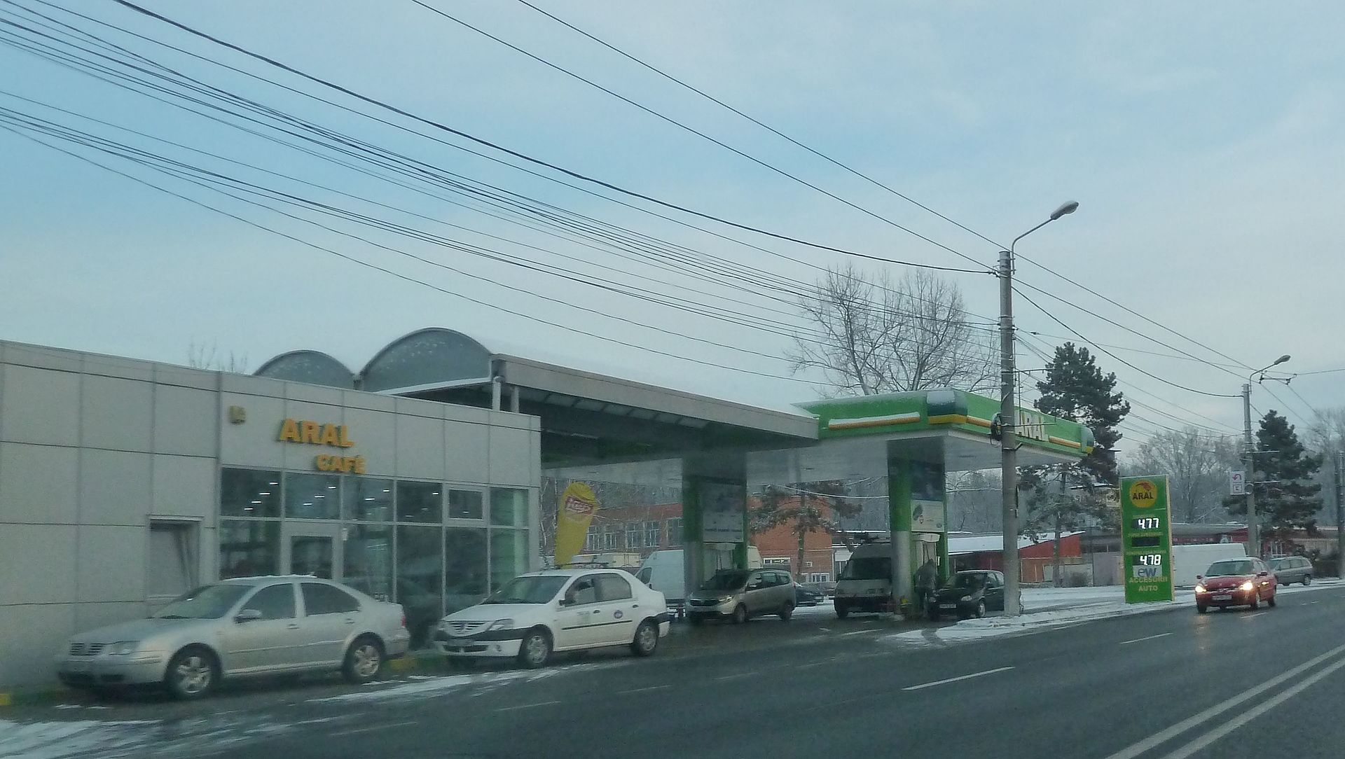 Romania gas station fuel pumps — imagine de arhivă